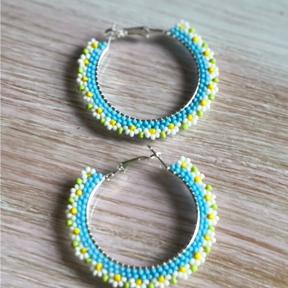 New - Summer Daises Beaded Hoop Earrings - 2 ” hoops - Picture 5 of 6